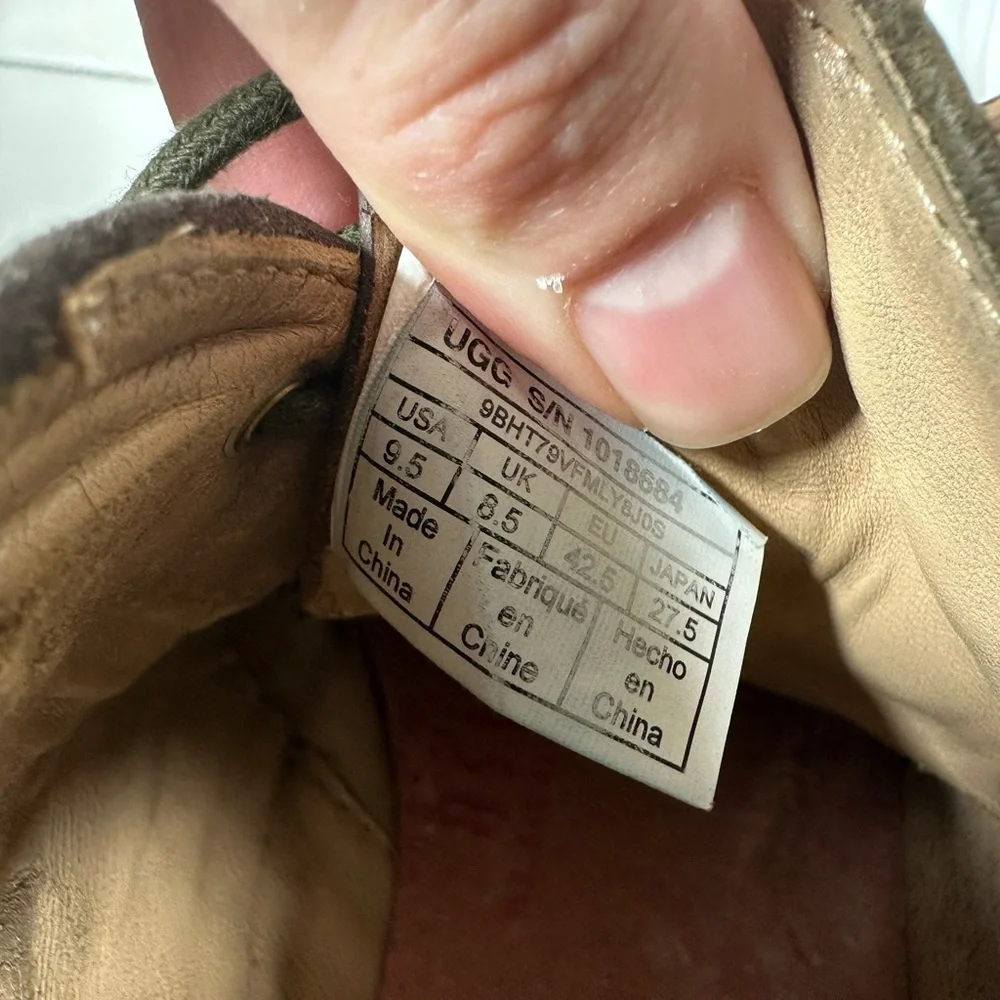 UGG Australia Dagmann Leather Chukka Boots